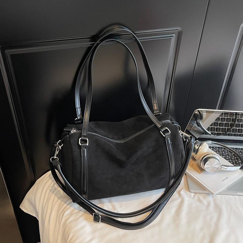 2025 Autumn New Shoulder Bag Large Capacity Messenger Bag Simple Niche Pillow Bag Boston Women's Bag Handbag