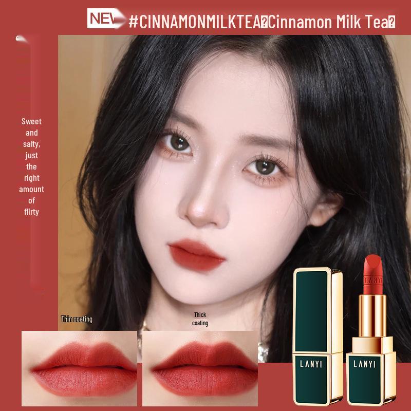 

Матовая увлажняющая помада Lan Yi Ziyi Velvet Mist в оттенках Паста из бобов и Чай с молоком и корицей.