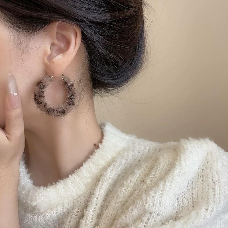 Vintage American Plush Leopard Print Circle Hoop Earrings For Women