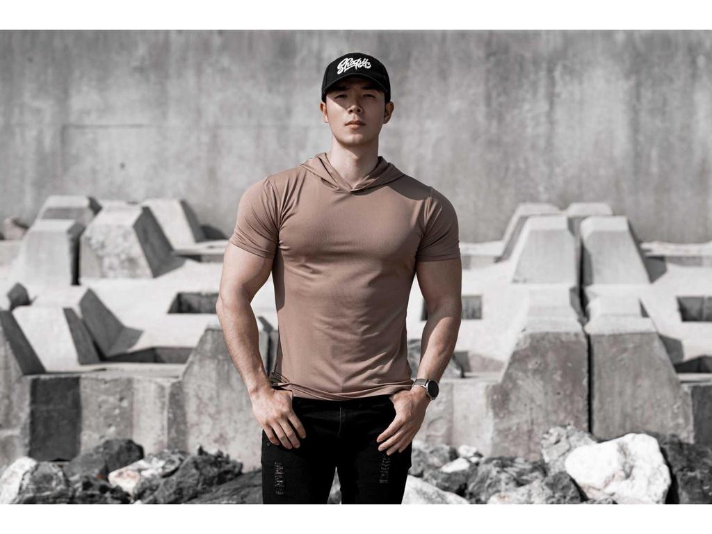 Męska koszulka z krótkim rękawem, szybkoschnąca, elastyczna, z kapturem, o dopasowanym kroju, do biegania i treningów