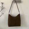 Retro, Fashionable and Casual Tote Bag, A Stylish and Trendy Large-capacity Commuter Single-shoulder Bag for Autumn