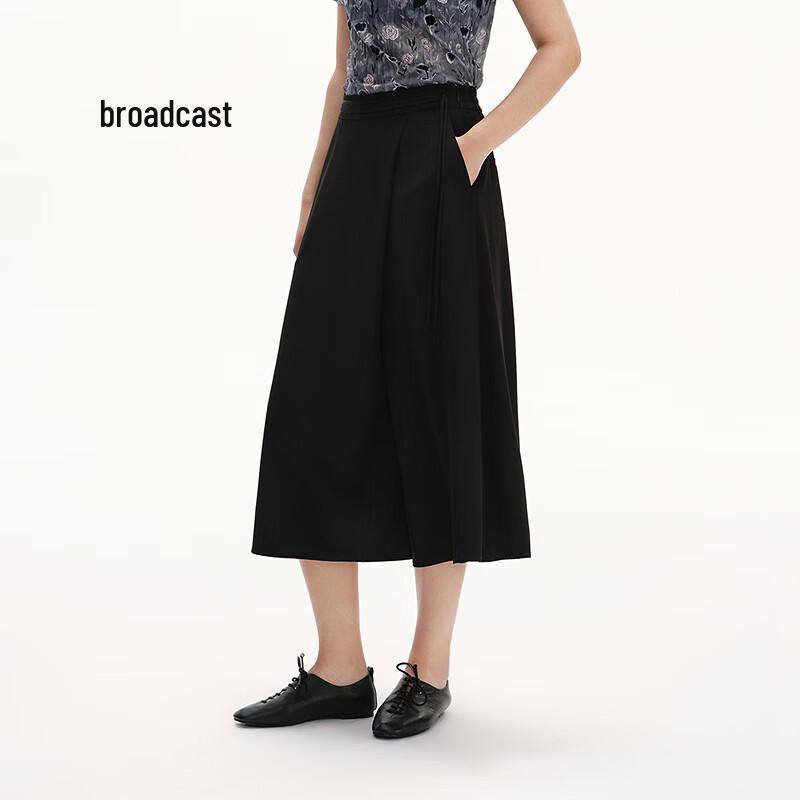 Broadcast Women's Relaxed A-Line Mid-Length Skort
