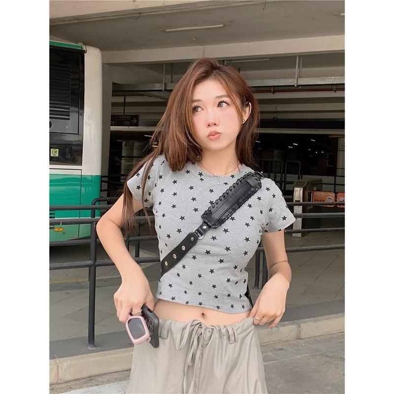 Designed star printed short-sleeved t-shirt for women in spring and summer new personality wear right shoulder short pure desire sweet top