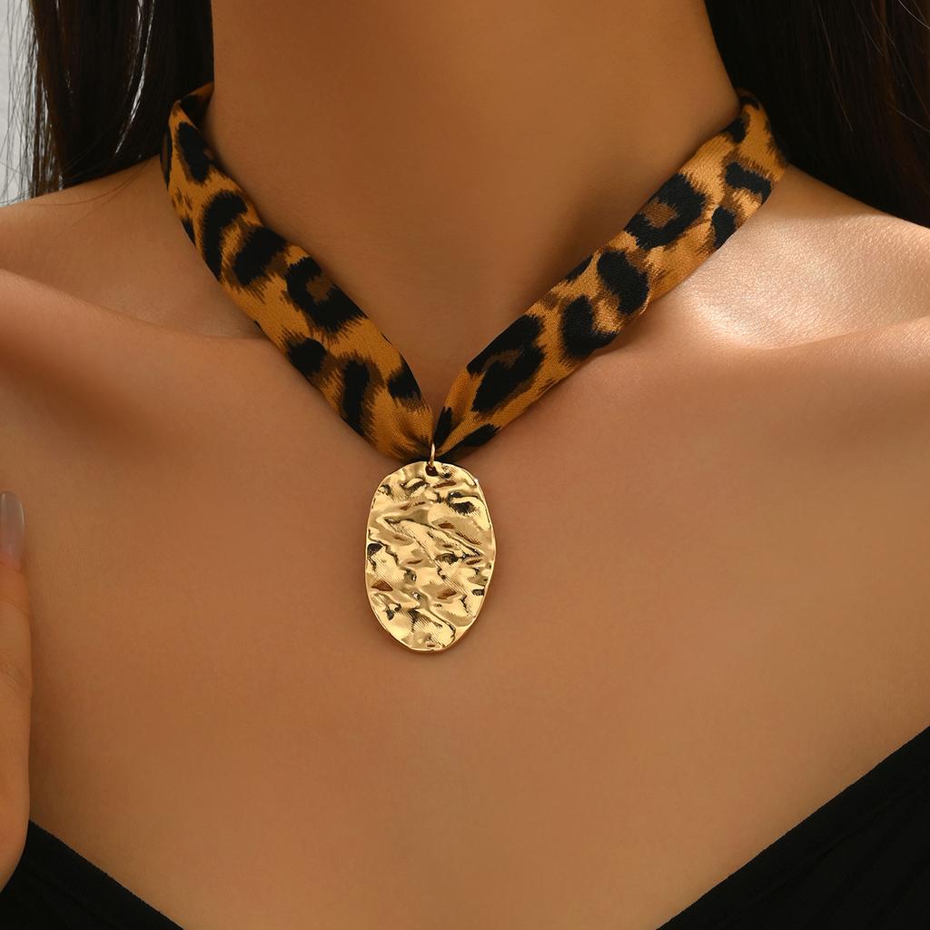 Leopard print love necklace wholesale niche trend jewelry hip hop wind star peach heart choker collar