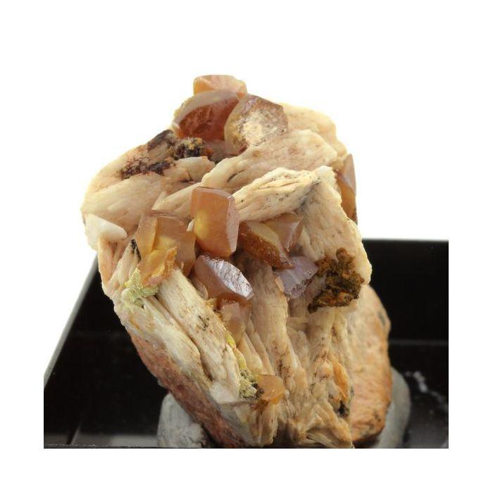 Wulfenite + Baryte 218.5 carats