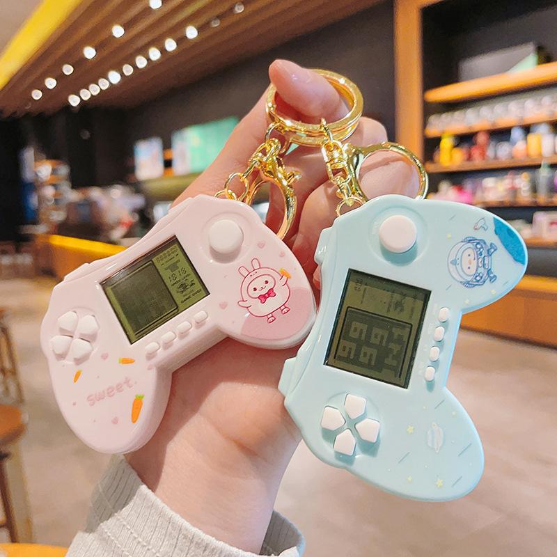 

Креативный брелок для игровой консоли с большой ручкой
