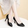 Wunderschöne High Heels aus echtem Leder – die neue Frühlingskollektion für Damen mit Stilettoabsatz und spitzer Zehenpartie – sind zeitlos elegant.