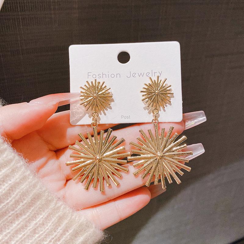 

Fashionable and Cool Style Simple High-end Sunflower Earrings золотой