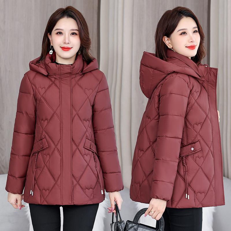 Mom's winter down cotton-padded clothes are fattened and enlarged, and the new foreign-style middle-aged and elderly coats are women's autumn and wint