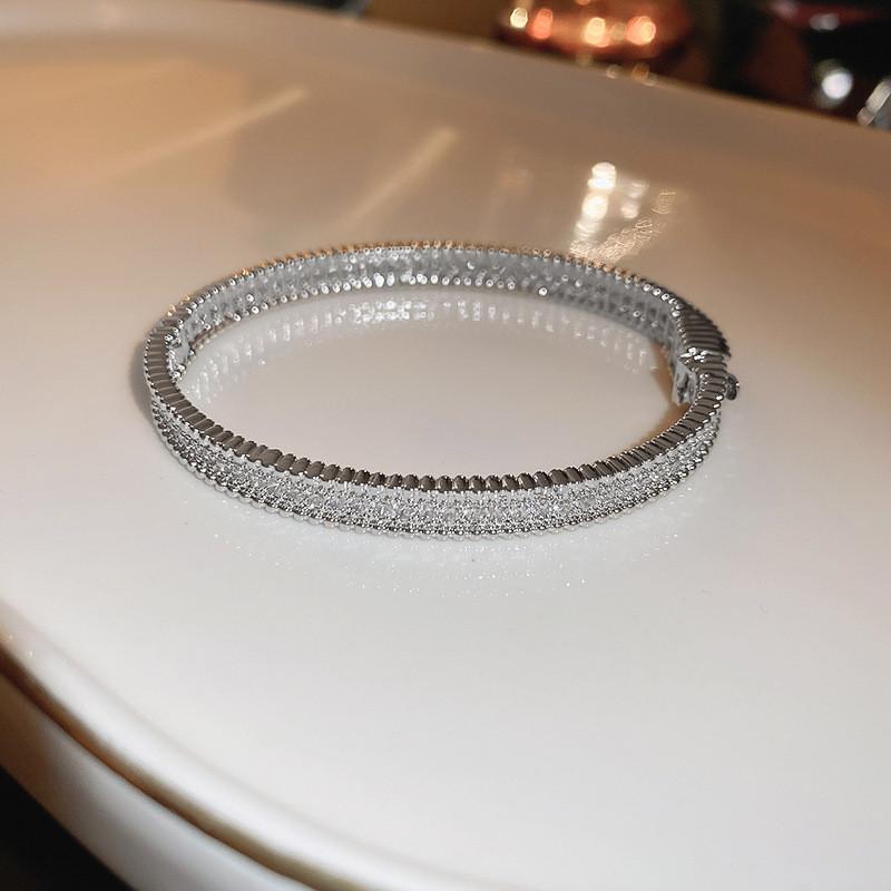 Fashion Minimalist Zircon Buckle Bracelet With Geometric Design For Elegant Office Wear