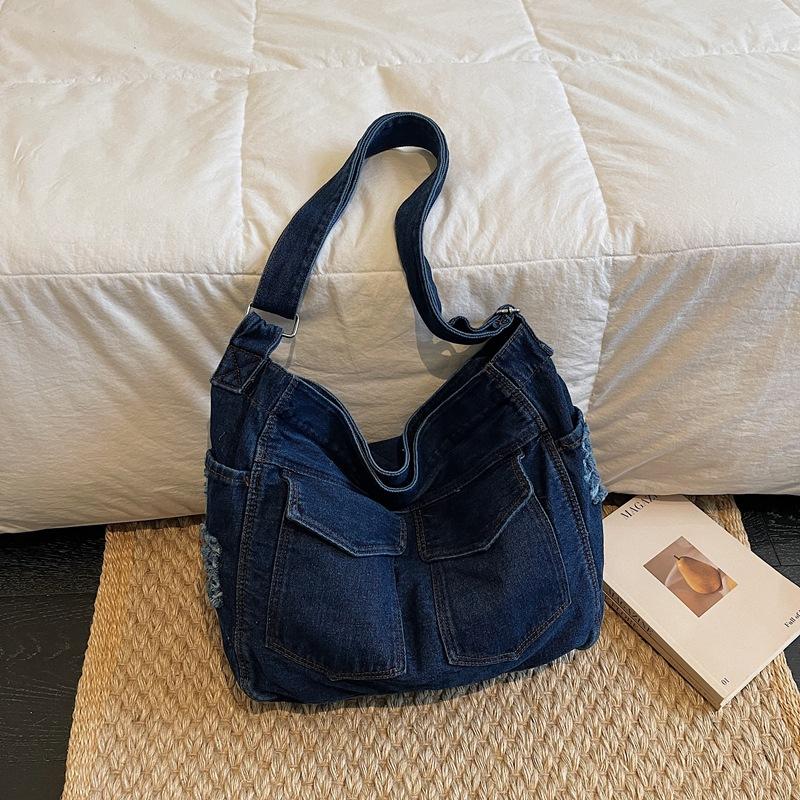 New Fashi Denim Shoulder Bag Large Capacity Fashiable and Versatile Crossbody Bag for Women College Students Commuting Bag