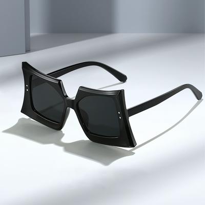 Occhiali da Sole Trendy a Forma di Farfalla per Donne Uomini Montature Quadrate Audaci Stile Hip Hop Lenti alla Moda Uniche