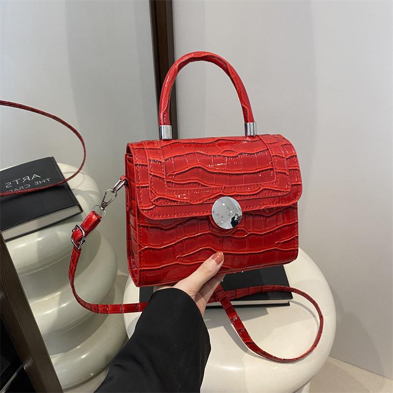 

Модная повседневная и модная сумка через плечо Temperament, маленькая квадратная сумка на одно плечо, новая весенняя ретро-модная маленькая женская сумка