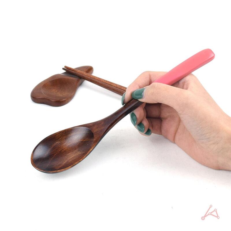

1 set of colored lacquer spoons and chopsticks (random color)