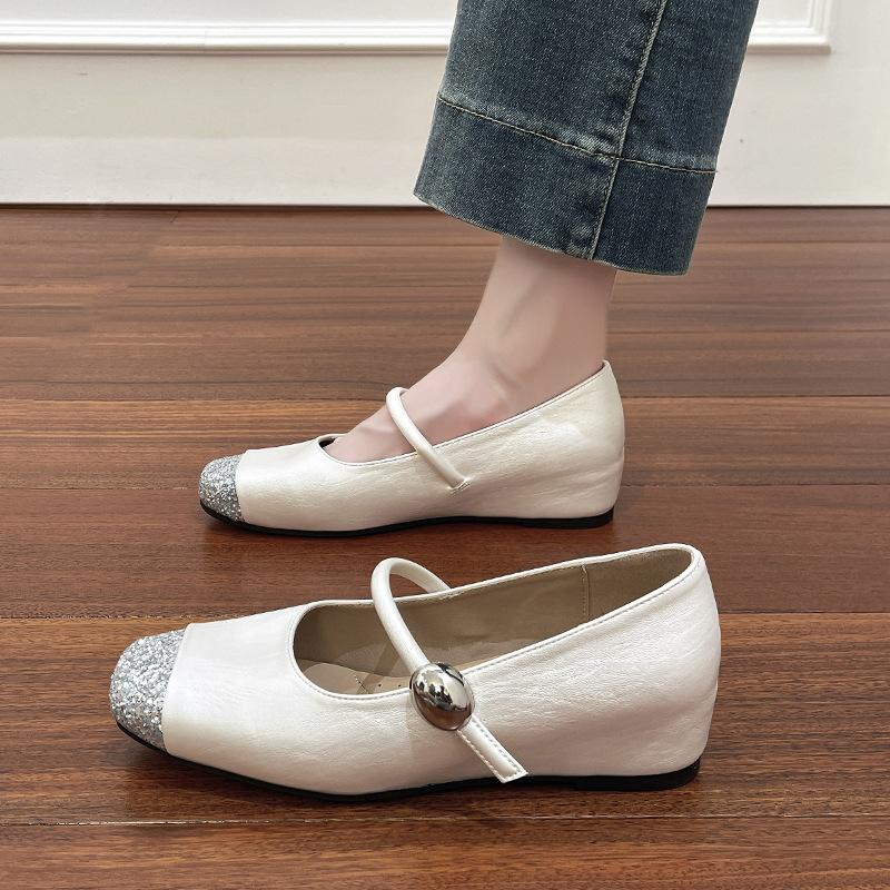 

Retro black small single shoes women s new spring and summer square head Mary Jane women s shoes versatile small leather shoes 40 бежевый