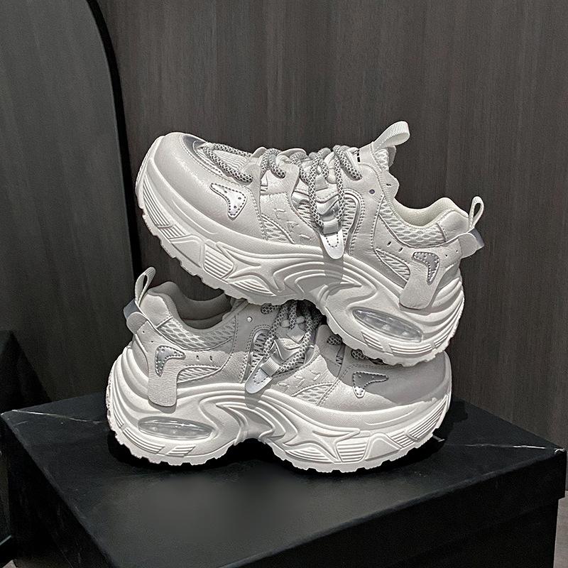 

Европейская станция полированные толстоподошвенные кроссовки «папа» женские 2025 весна новые маффин сетка легкие шины обувь увеличивает рост и для отдыха 40