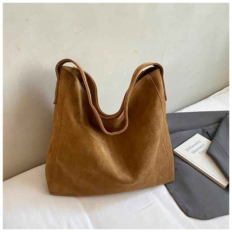 

Повседневная ретро сумка большой вместимости женская 2025 новая осенняя дорожная универсальная сумка через плечо замшевая сумка-тоут