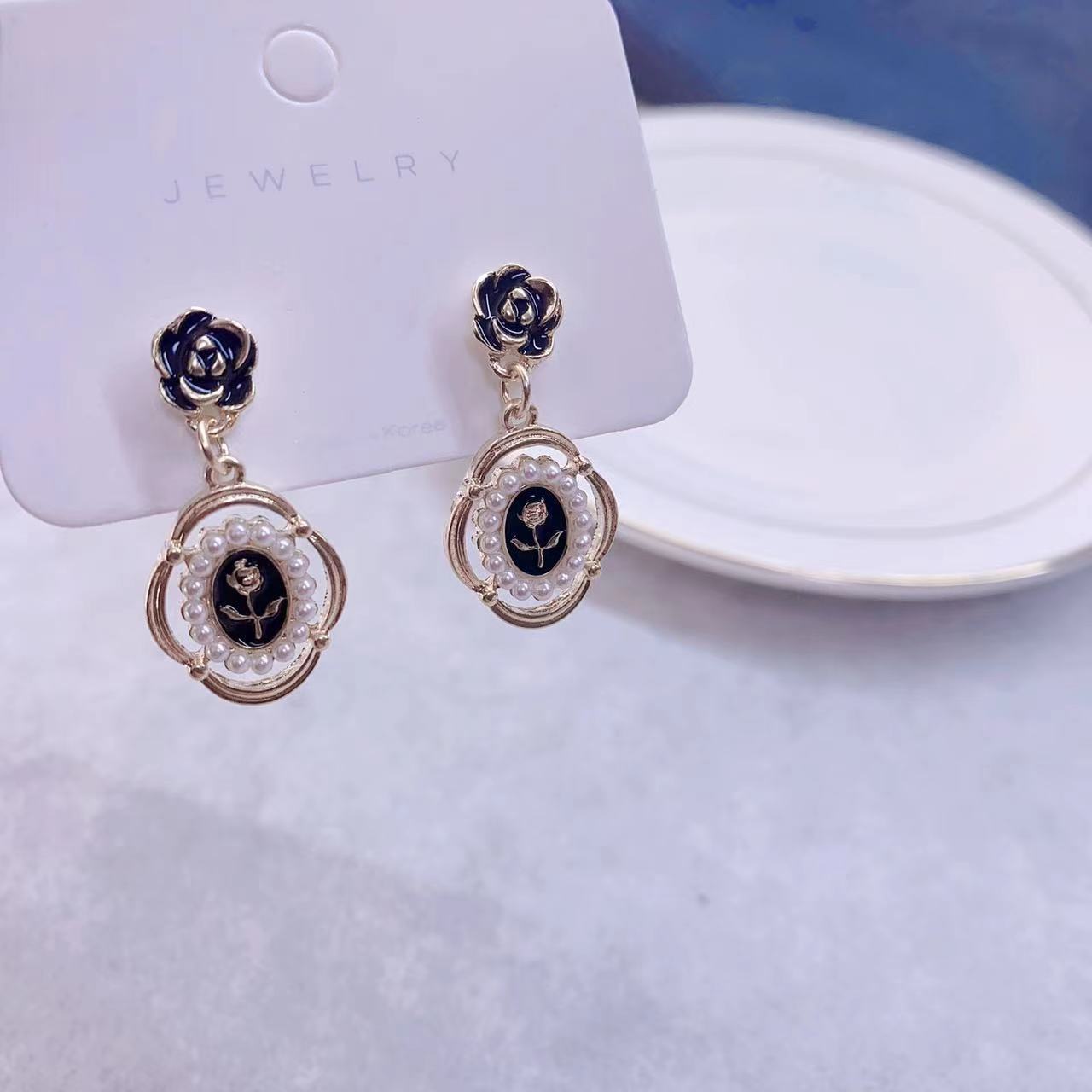 S925 Silver Needle Mori French Retro Pearl Rose Earrings Light Luxury Geometric Drip Oil Hollow Earrings kc gold
