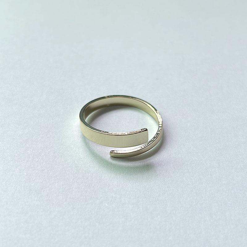 

Niche Minimalist Versatile Irregular Opening Adjustable Ring золотой