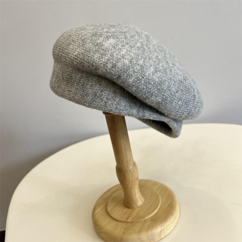 

Wool knitted crooked beret women s autumn and winter new fashion solid color retro warm painter hat M（56-58cm） зелений