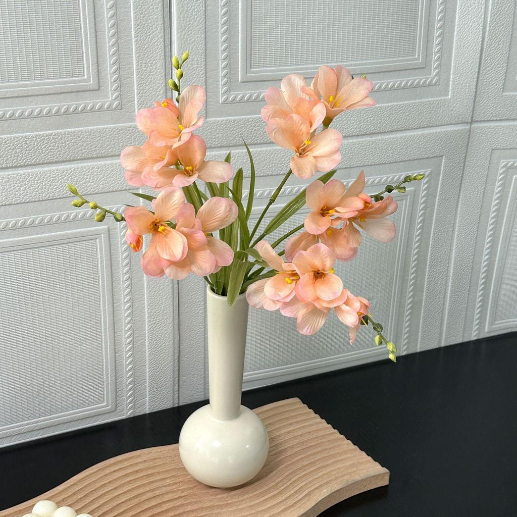 Freesia & Hosta Konstgjord Blomsterbukett för Heminredning och Bröllop