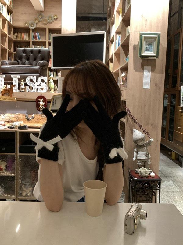 

Девушки-студентки с шерстяными вязаными перчатками-бантиками, милые велосипедные теплые перчатки с росой, простые и универсальные M чёрный