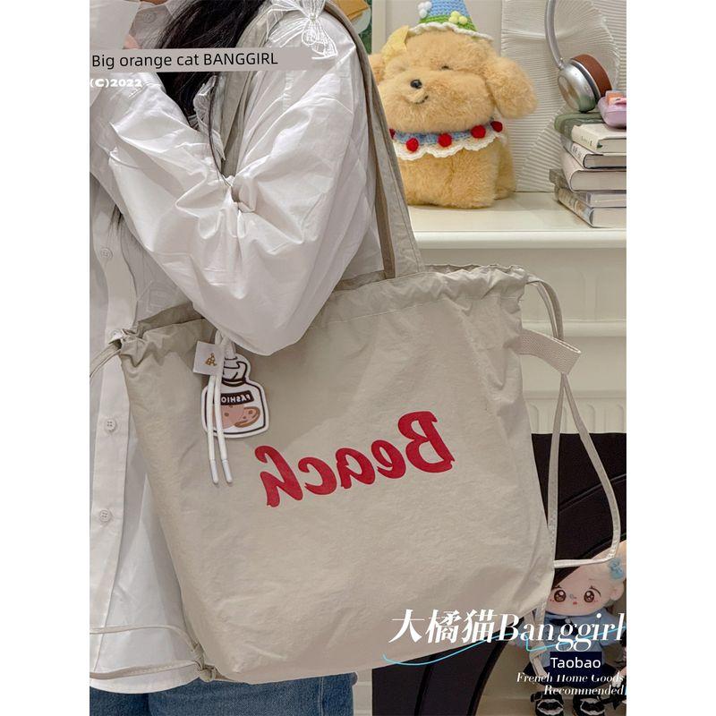 

2025 Новая сумка-мешок на шнурке двойного назначения, большая вместимость, водонепроницаемая сумка, женская сумка через плечо для поездок на работу, легче всего сочетать, повседневная сумка-тоут White