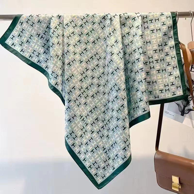 Spring & Autumn Silk Scarf: High-End Korean Style, Magnetic Buckle, Neck Protection, Versatile Temperament, Women's Square Scarf