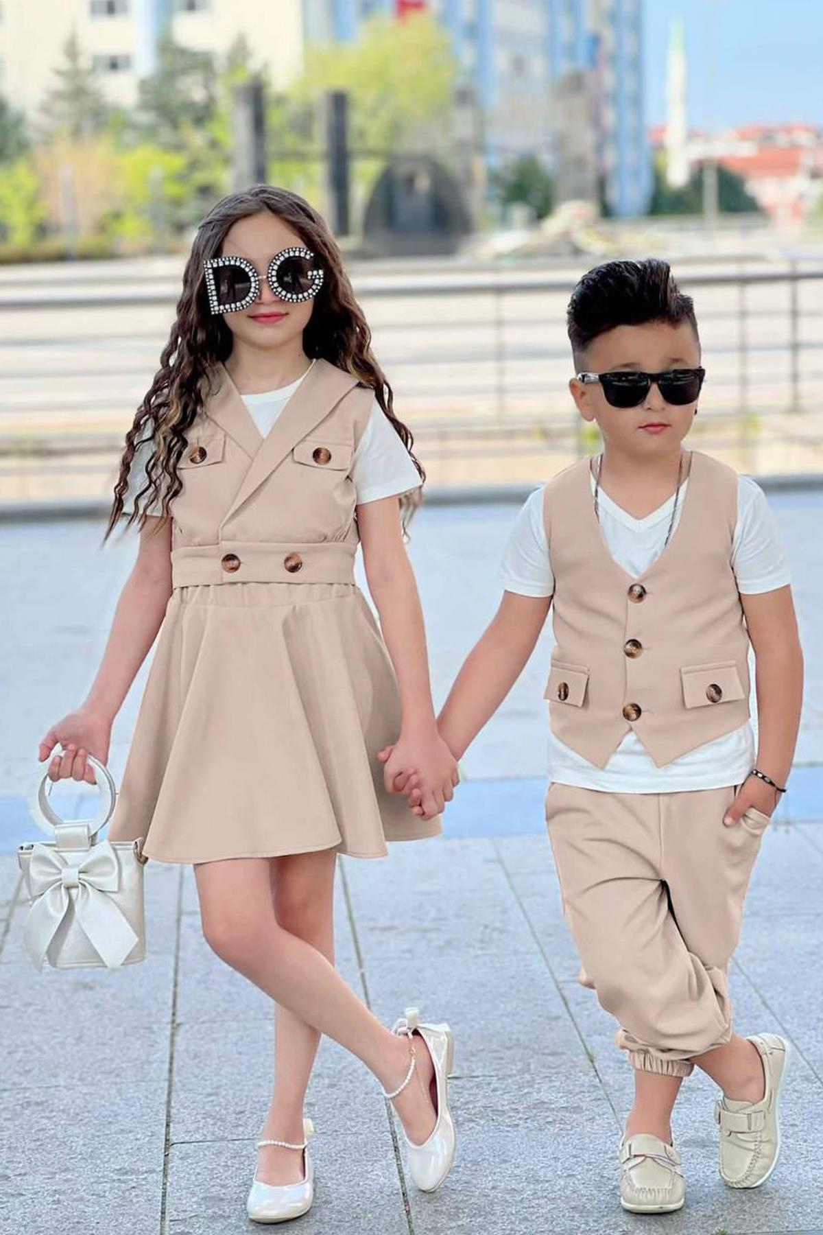 

Детальный жилет с пуговицами на талии для девочек Бежевый костюм с юбкой 3-12 лет