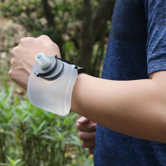 200ML Sports Wrist Water Bottle with Straw Leakproof Portable Lightweight Outdoor Cycling Fitness Travel Adjustable Wristband Squeeze Drinking Cup