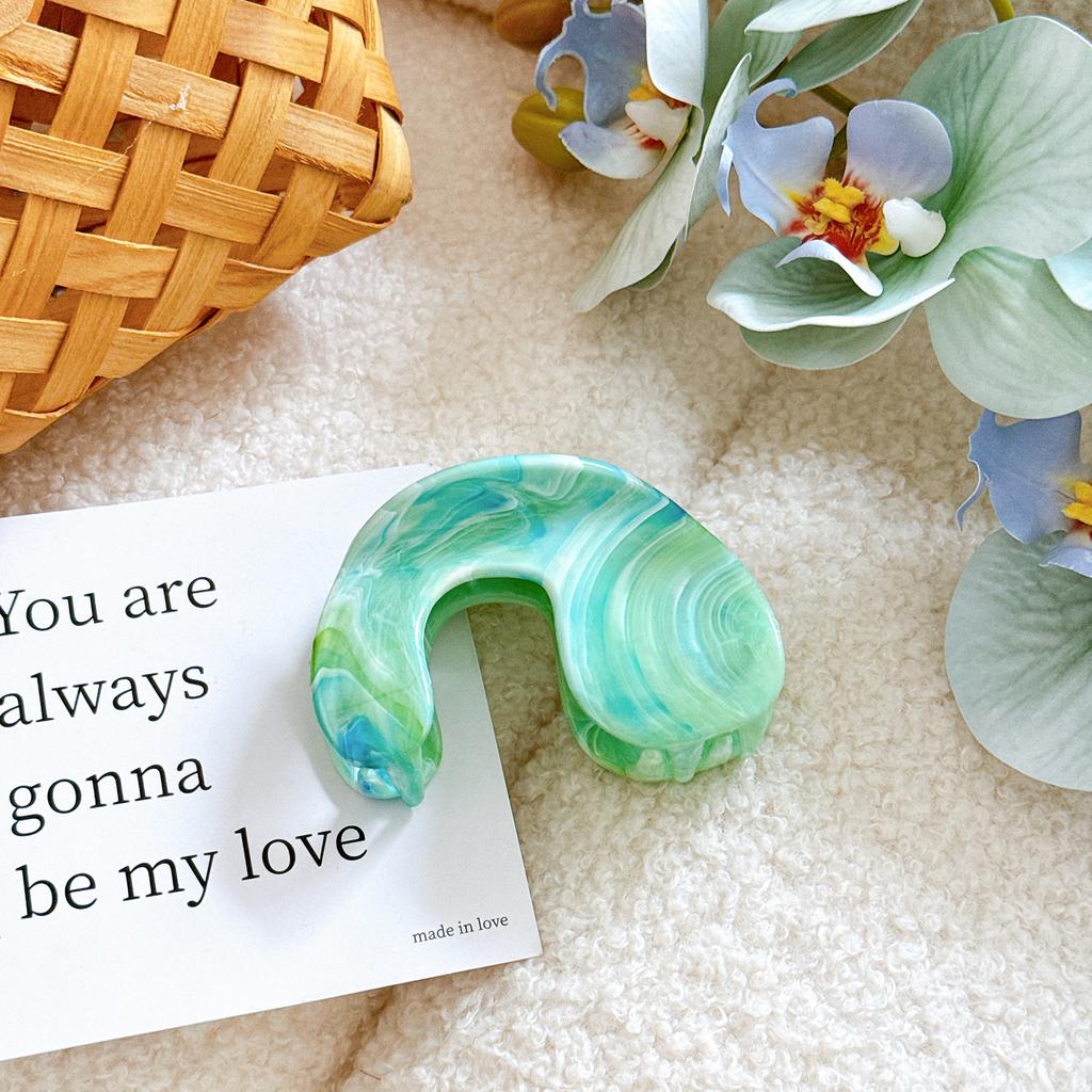 Resin Contemporary Hair Claw Clips In Eyecatching Colors For Trendy Looks Womens