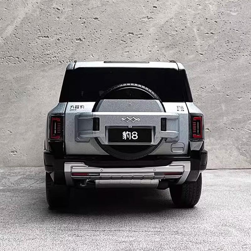 Original equation Leopard 8 car model Leopard 8 SUV 1:18 off-road vehicle alloy car model collection
