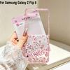 Pro Samsung Galaxy Z Flip8 Pouzdro Růžové Květiny Obklopující Skládací Průhledný Pevný Kryt pro Samsung Galaxy Z Flip 8 Taška s Třešňovými Květy