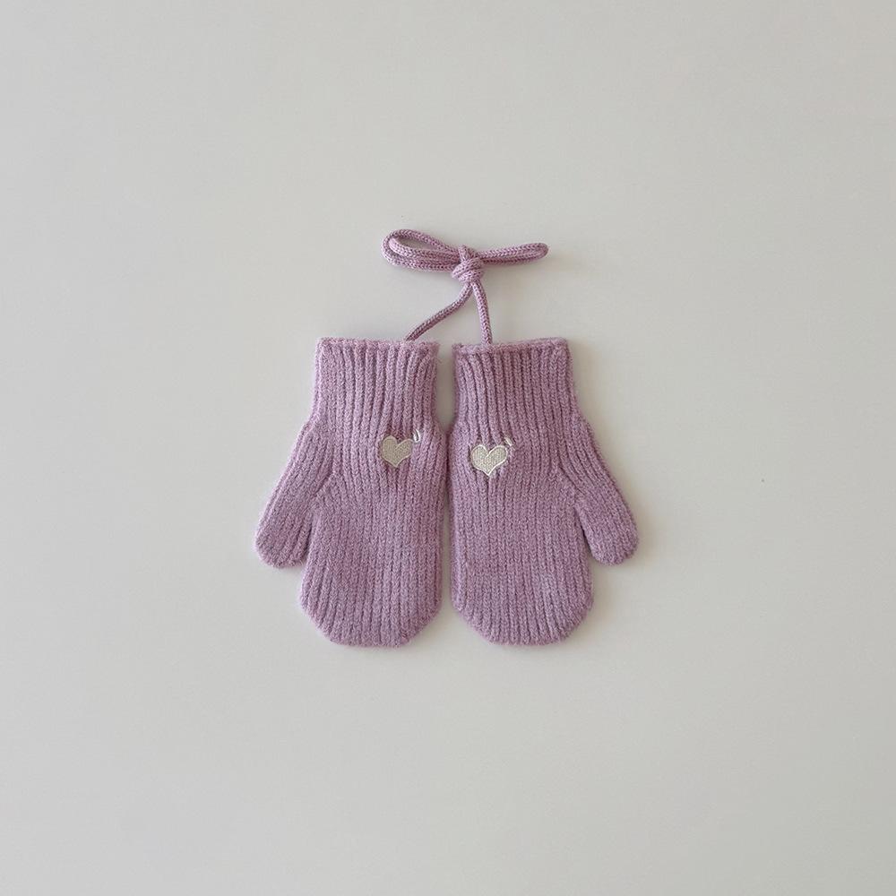 

Детские варежки в корейском стиле с узором в виде сердечек, модные зимние перчатки с шнурком для шеи против потери, теплые варежки для малышей фиолетовый