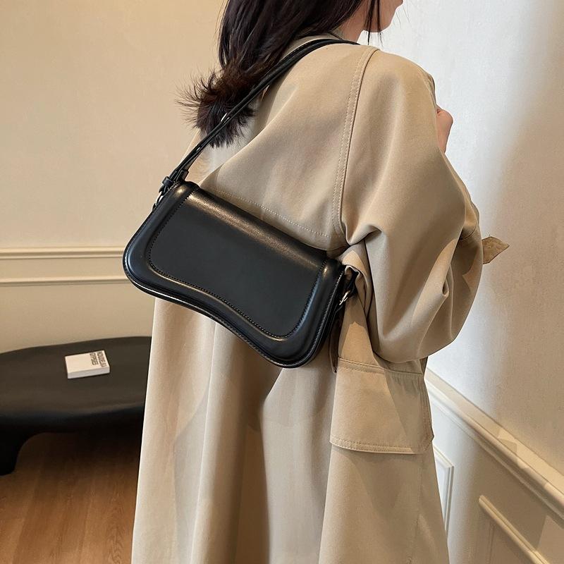 Premium Texture Niche Messenger Bag Women's 2025 New Versatile Fashion Versatile Single Shoulder Underarm Small Square Bag