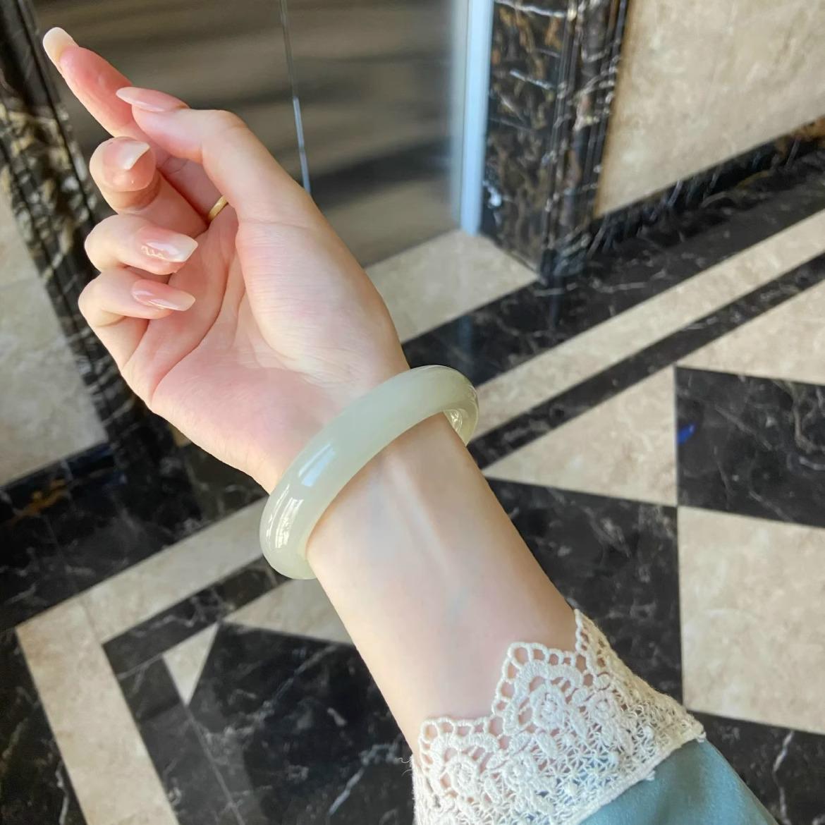 Women s Imitation Xinjiang Hetian Clear White Jade Bracelet - Young Girl s Qinghai Style Ice Jade Concubine Design.