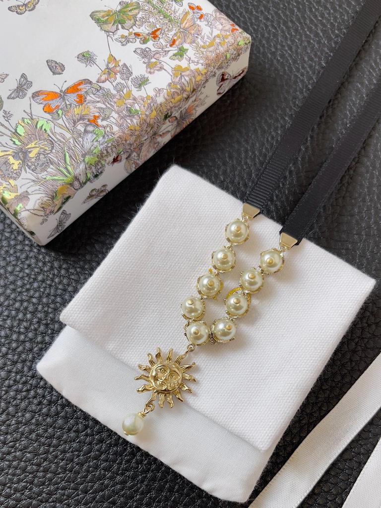 Latest Hot Brand Vintage Women's Necklace Luxury Jewelry For Women Designer Pendant Long Short Chain Necklaces Pearls Choker