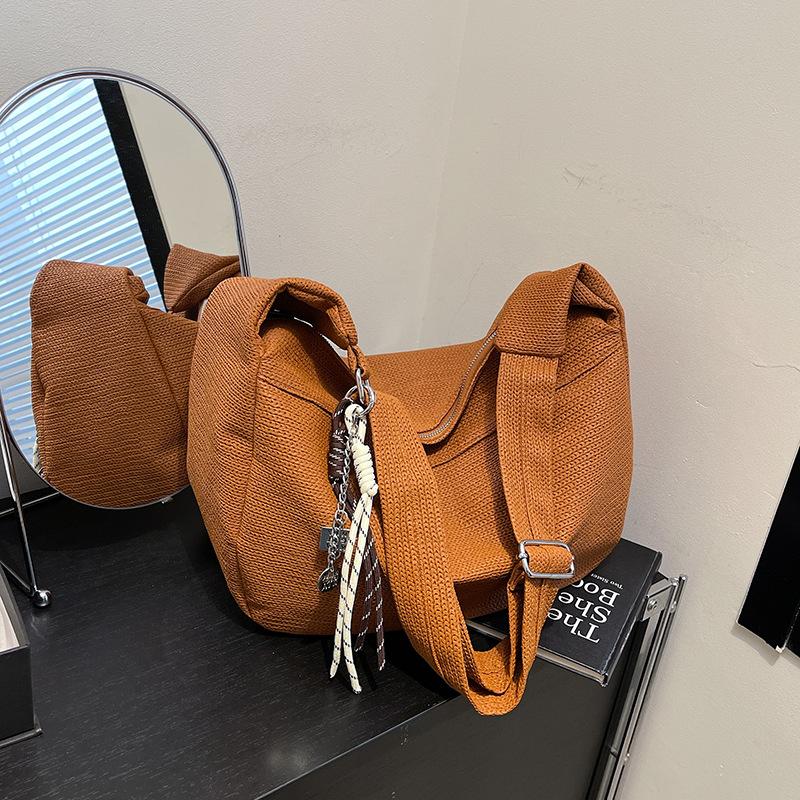 Casual bag women's new trendy fashion shoulder bag large capacity messenger commuter dumpling bag