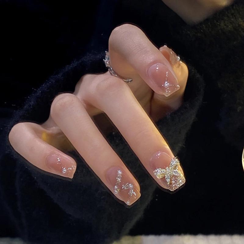 

Luxury Short Wearable Nails: Glitter Ribbon Bow Manicure for Brides Glue Version