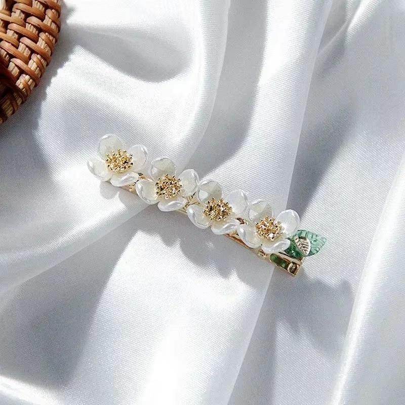 New Fashion White Flowers Leaves Pearl Hairpin Cute Romantic Golden Spring Duckbill Clip Barrette Hair Jewelry Hair Accessories