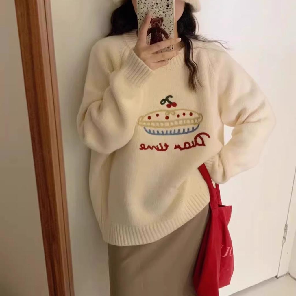 Crew neck hand-embroidered knitted sweater top women's autumn and winter new lazy wind soft waxy loose pullover sweater