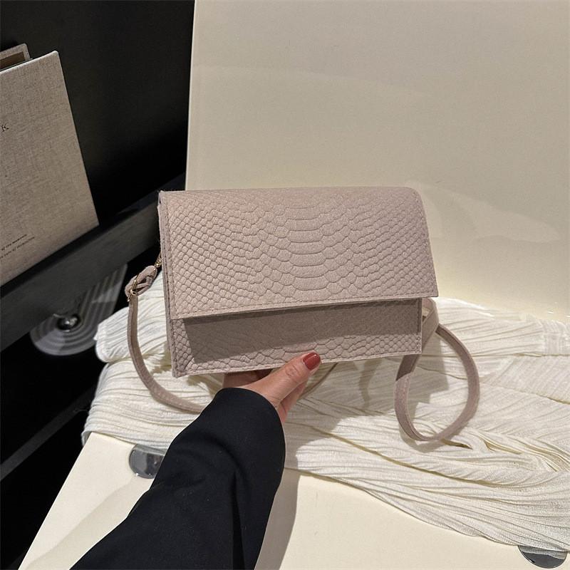 Fashionable Minimalist Shoulder Bag With Chic Design For Everyday Casual Use In Multiple Colors