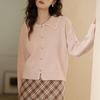 Ein kurzer, stilvoller Cardigan-Pullover für den Frühherbst für Damen, ein süßes Strickoberteil