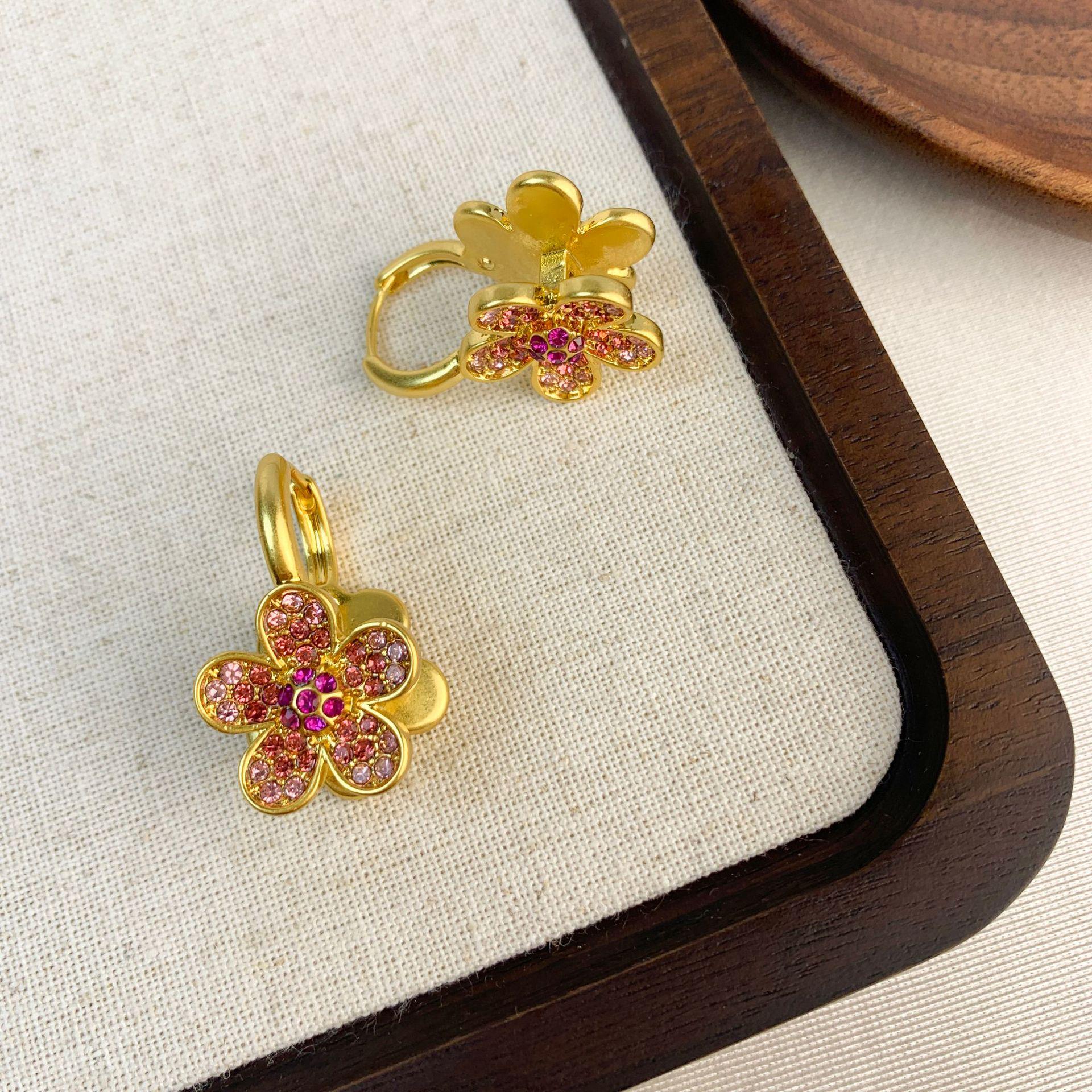 

Diamond-Studded Flower Earrings: Korean Style Women s Sweet Alloy Ear Accessories