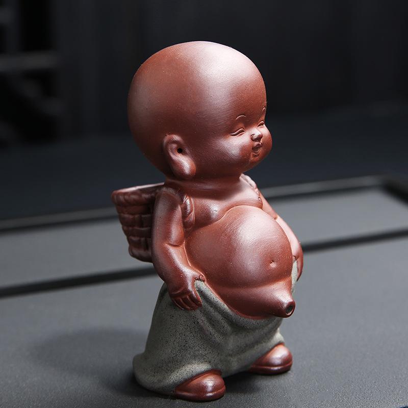 Lila Sand Tee Haustier Urinieren Kleiner Mönch Ornamente Kreativ Urin Kinderpuppe Sprühwasser Keramik Figur Handwerk Tee Filter Zubehör