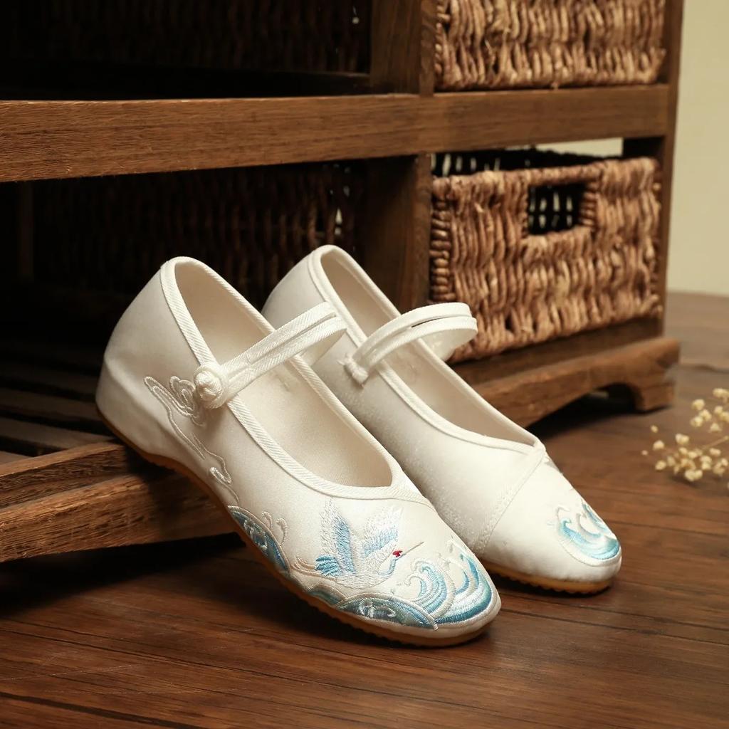 sapatos femininas women fashion sweet light weight chinese embroidery buckle strap flat shoes lady casual dance shoes ga296
