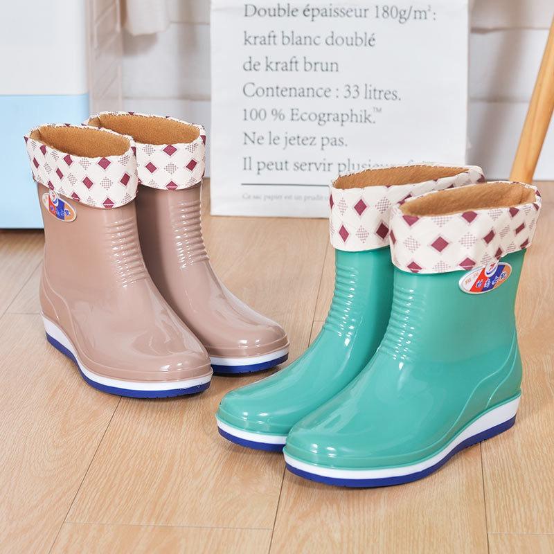Short rain shoes women's nonslip and wearresistant water shoes comfortable waterproof and velvet water boots labor protection medium tube