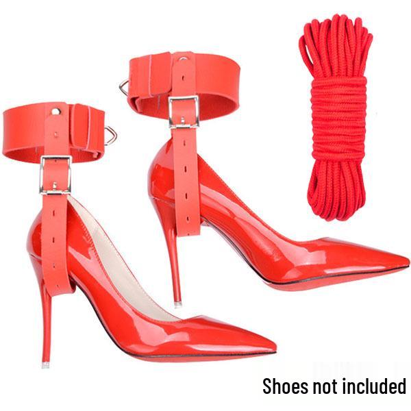 Flirt-Bondage-Set für Erwachsene: Hohe Absätze, Verriegelbare Riemen, Handschellen, Fußfesseln