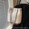 Oil Wax Leather Chain Bucket Bag Women's 2025 New Fashion Explosion Messenger Bag Casual Commuter Women's Shoulder Bag