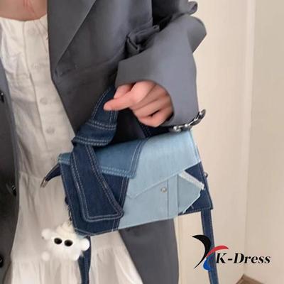 Crossbody kabelka s náplastí a horní rukojetí